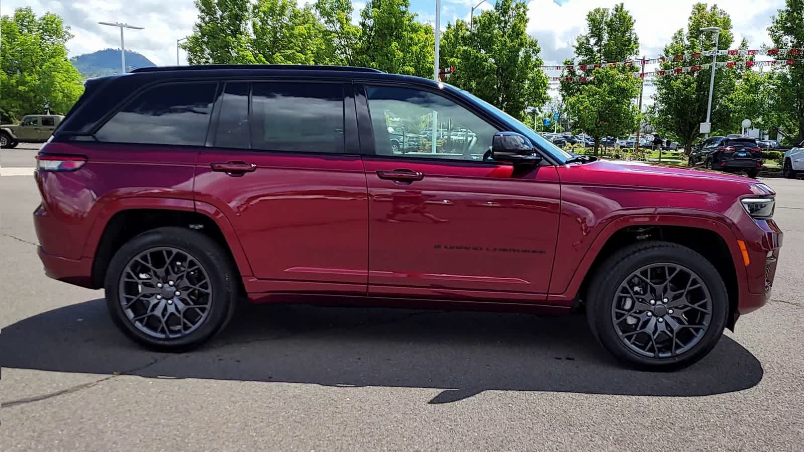 Thumbnail: 2025 Jeep Grand Cherokee - 9