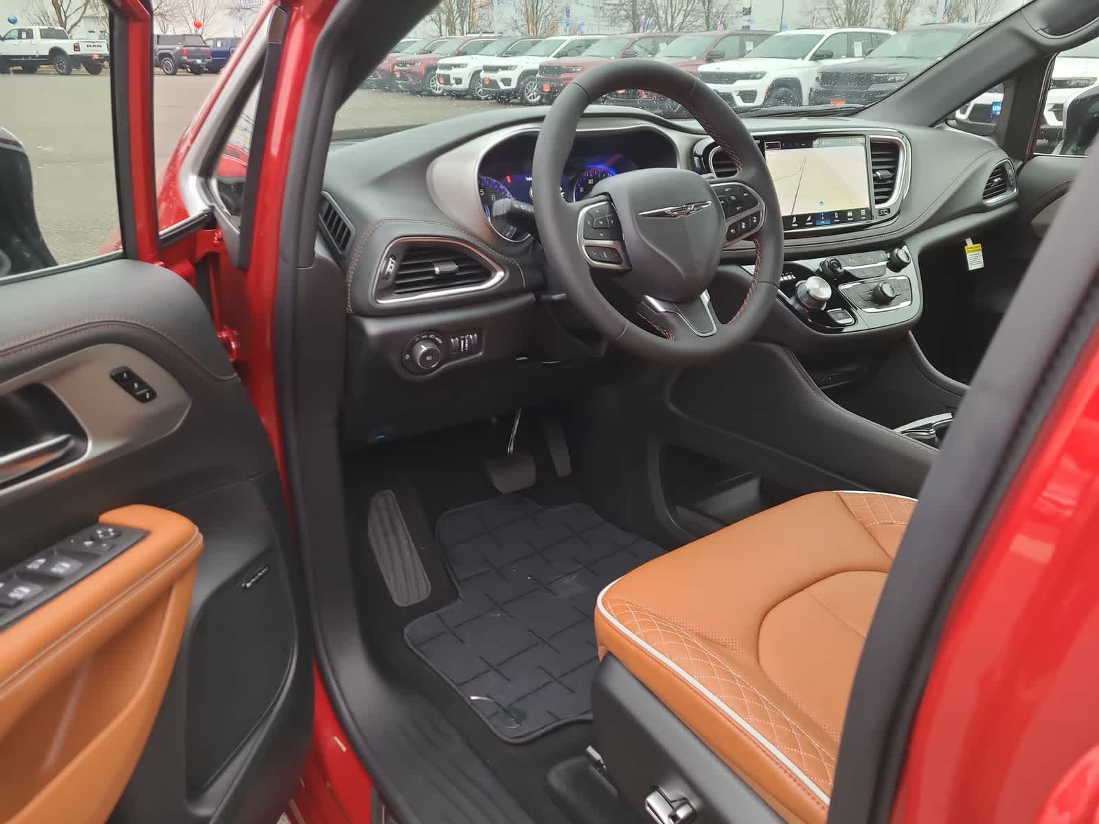 Thumbnail: 2026 Chrysler Pacifica - 10