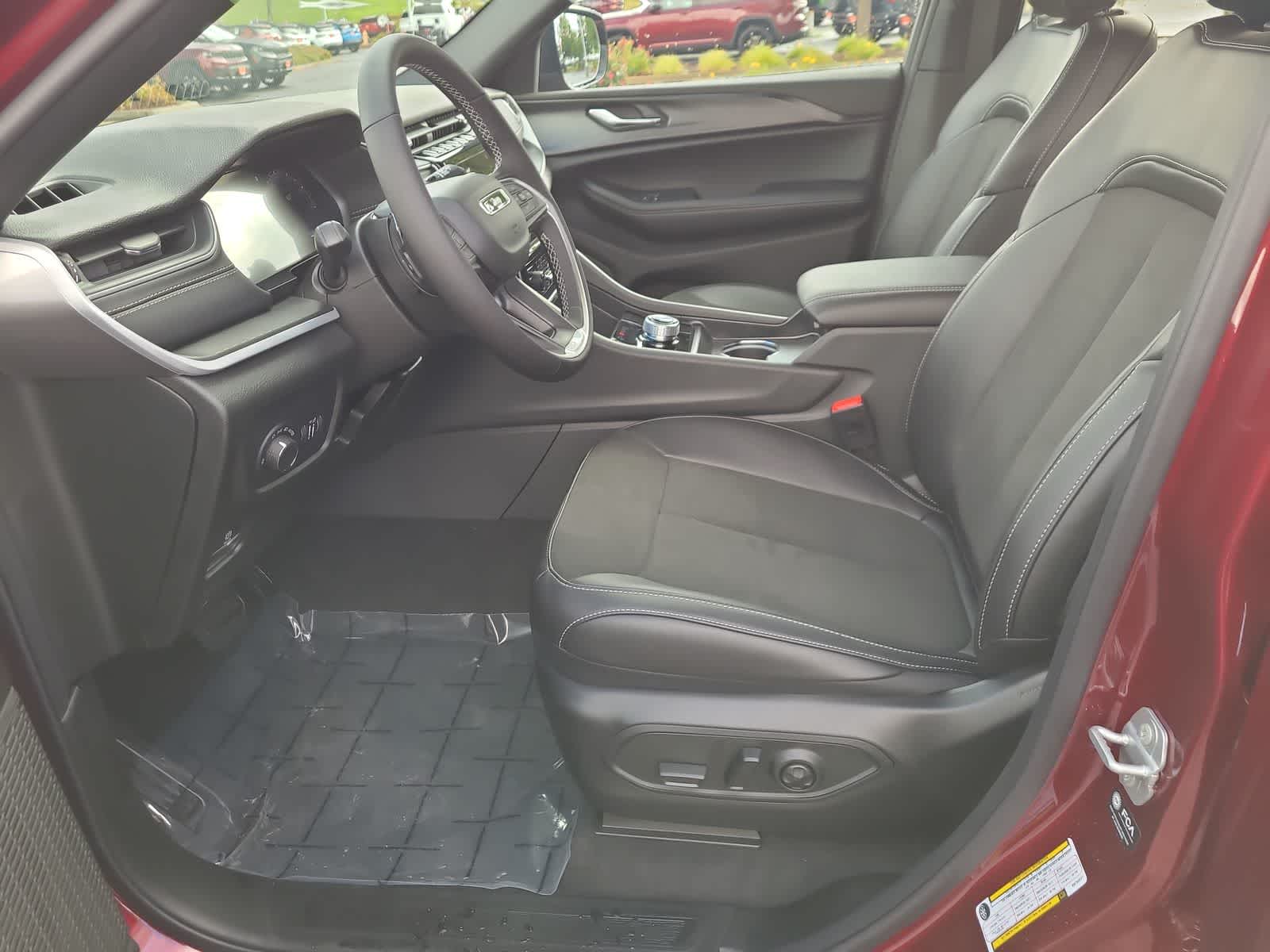 Thumbnail: 2025 Jeep Grand Cherokee - 19