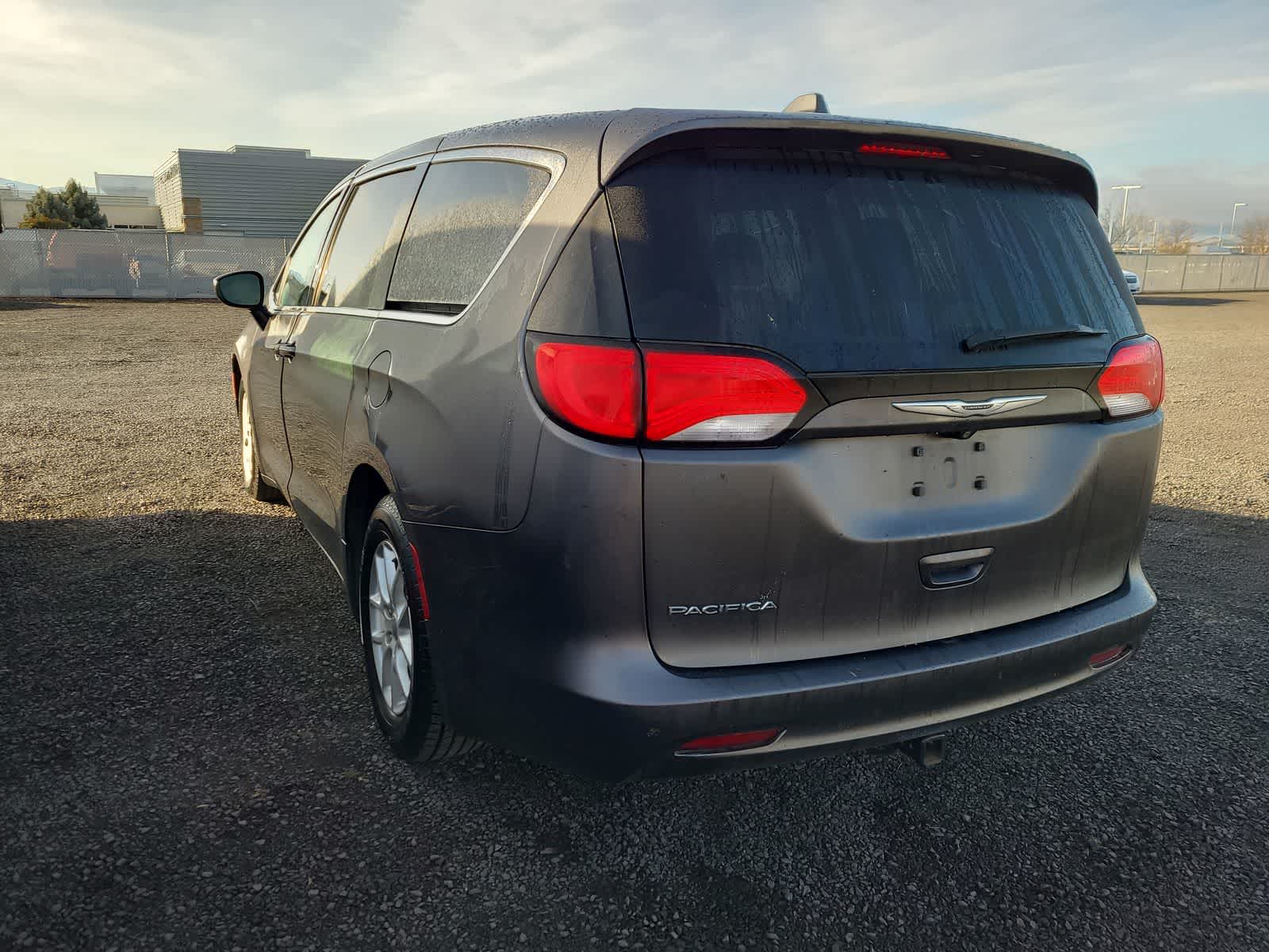 Thumbnail: 2017 Chrysler Pacifica - 3