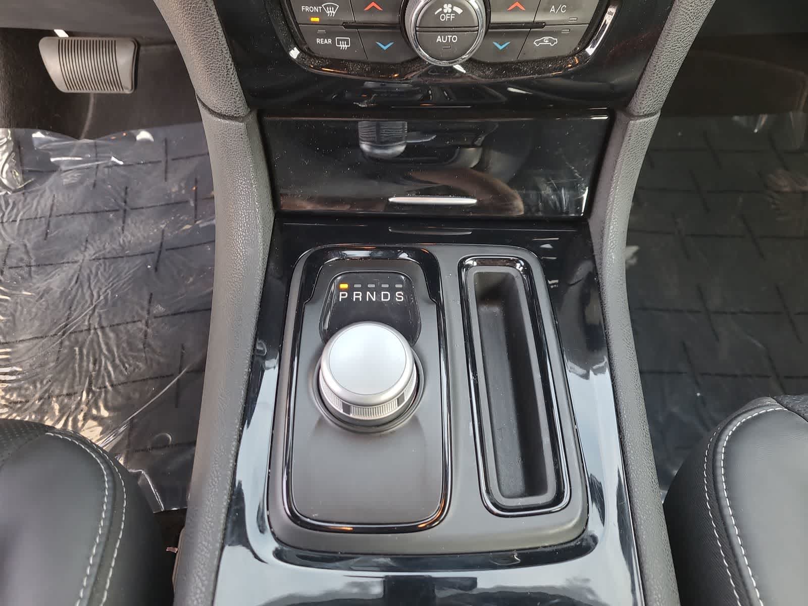 Thumbnail: 2022 Chrysler 300 - 25