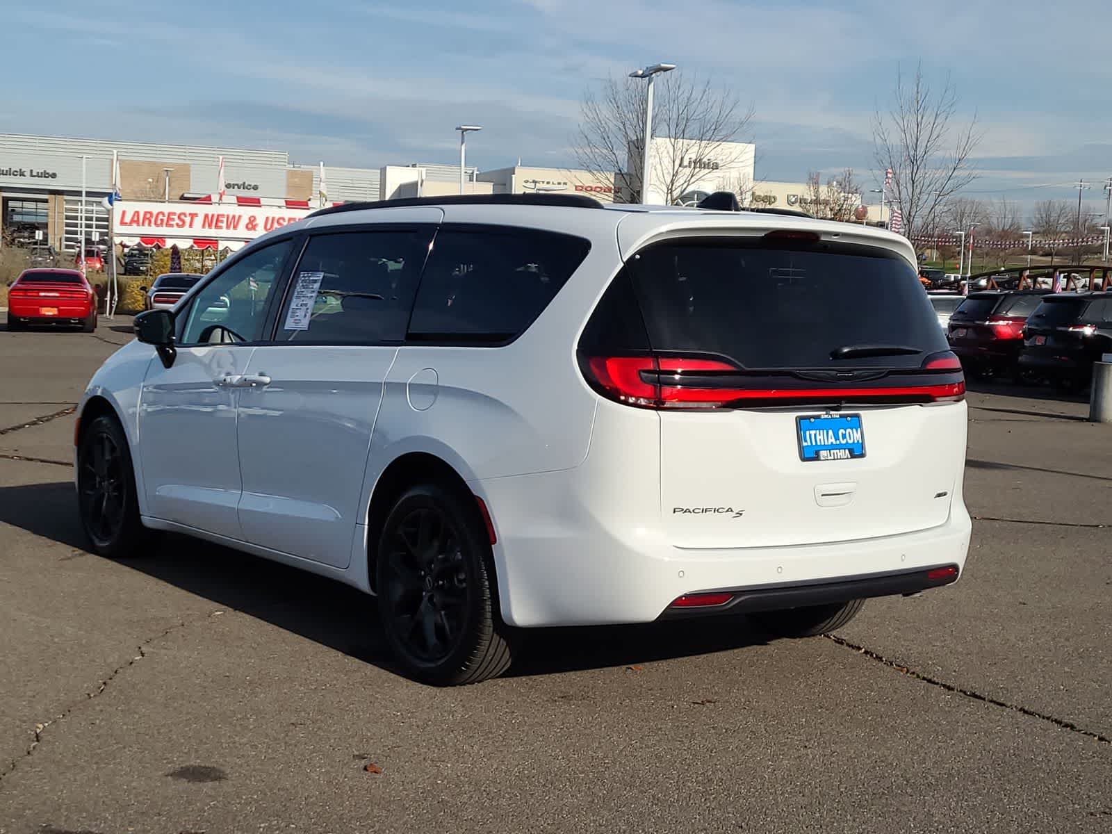 Thumbnail: 2026 Chrysler Pacifica - 12