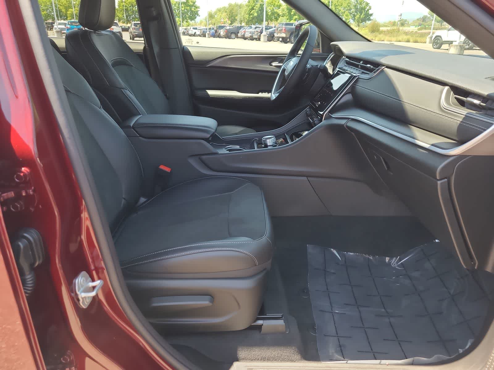 Thumbnail: 2025 Jeep Grand Cherokee - 22