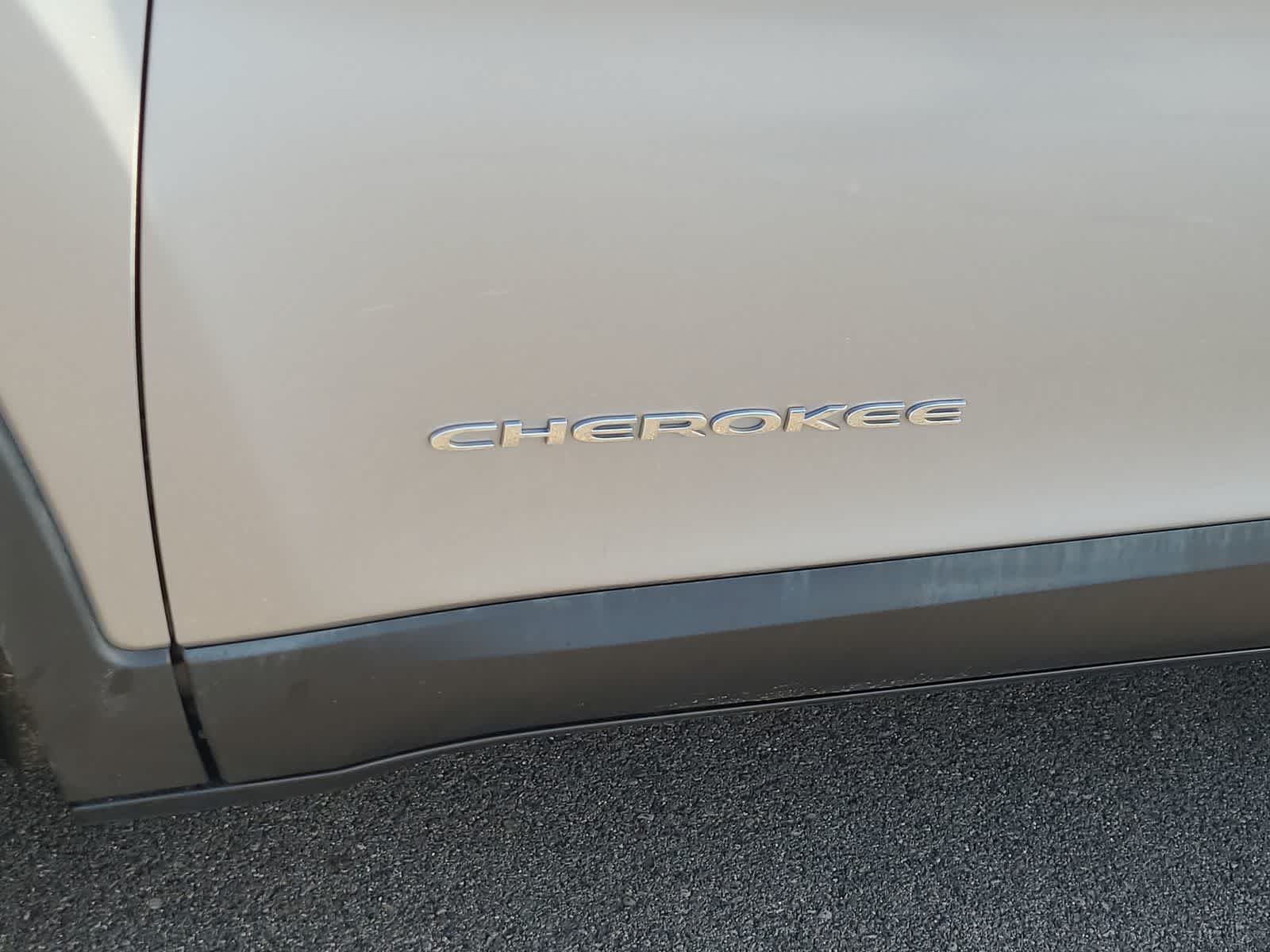 Thumbnail: 2021 Jeep Cherokee - 15