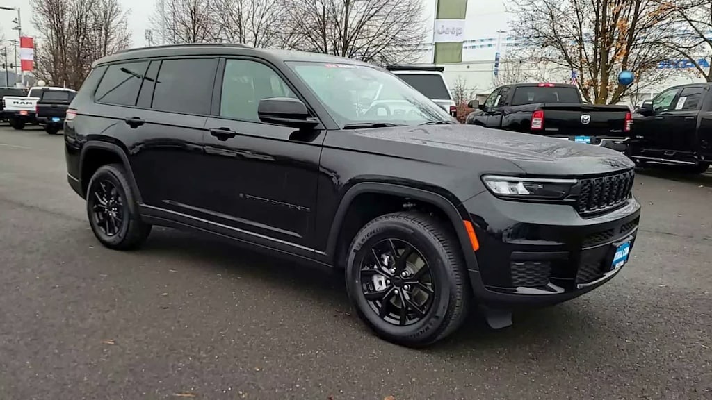 Used 2024 Jeep Grand Cherokee L Laredo SUV