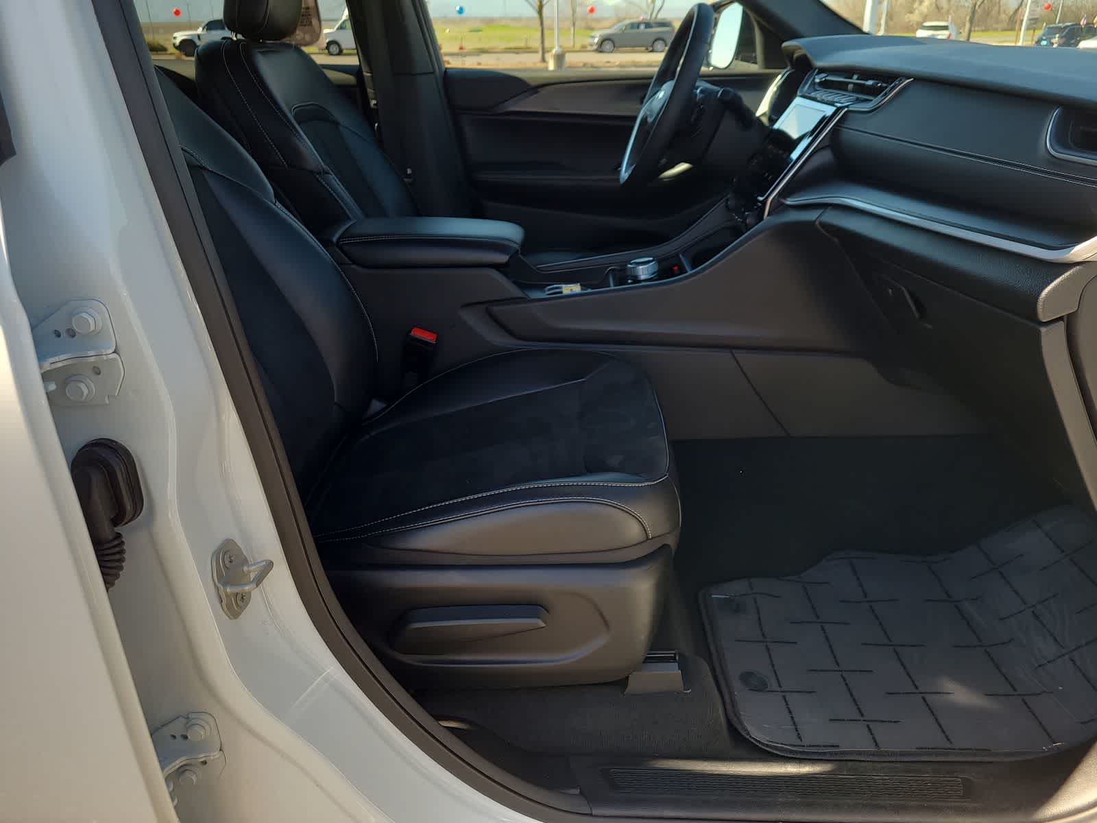 Thumbnail: 2024 Jeep Grand Cherokee L - 22