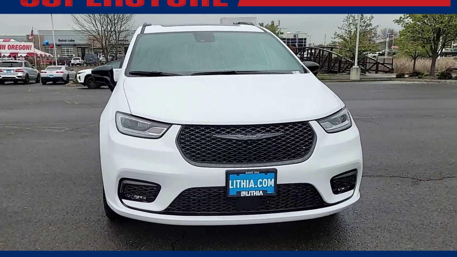 Thumbnail: 2026 Chrysler Pacifica - 3