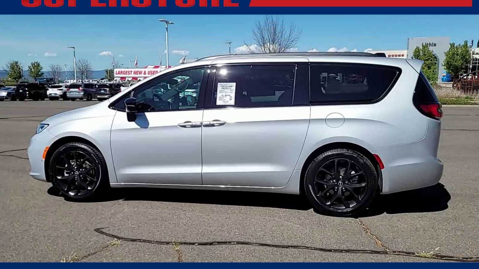 Thumbnail: 2026 Chrysler Pacifica - 5