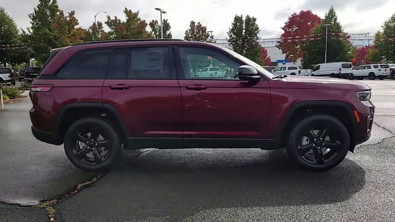 Thumbnail: 2025 Jeep Grand Cherokee - 9