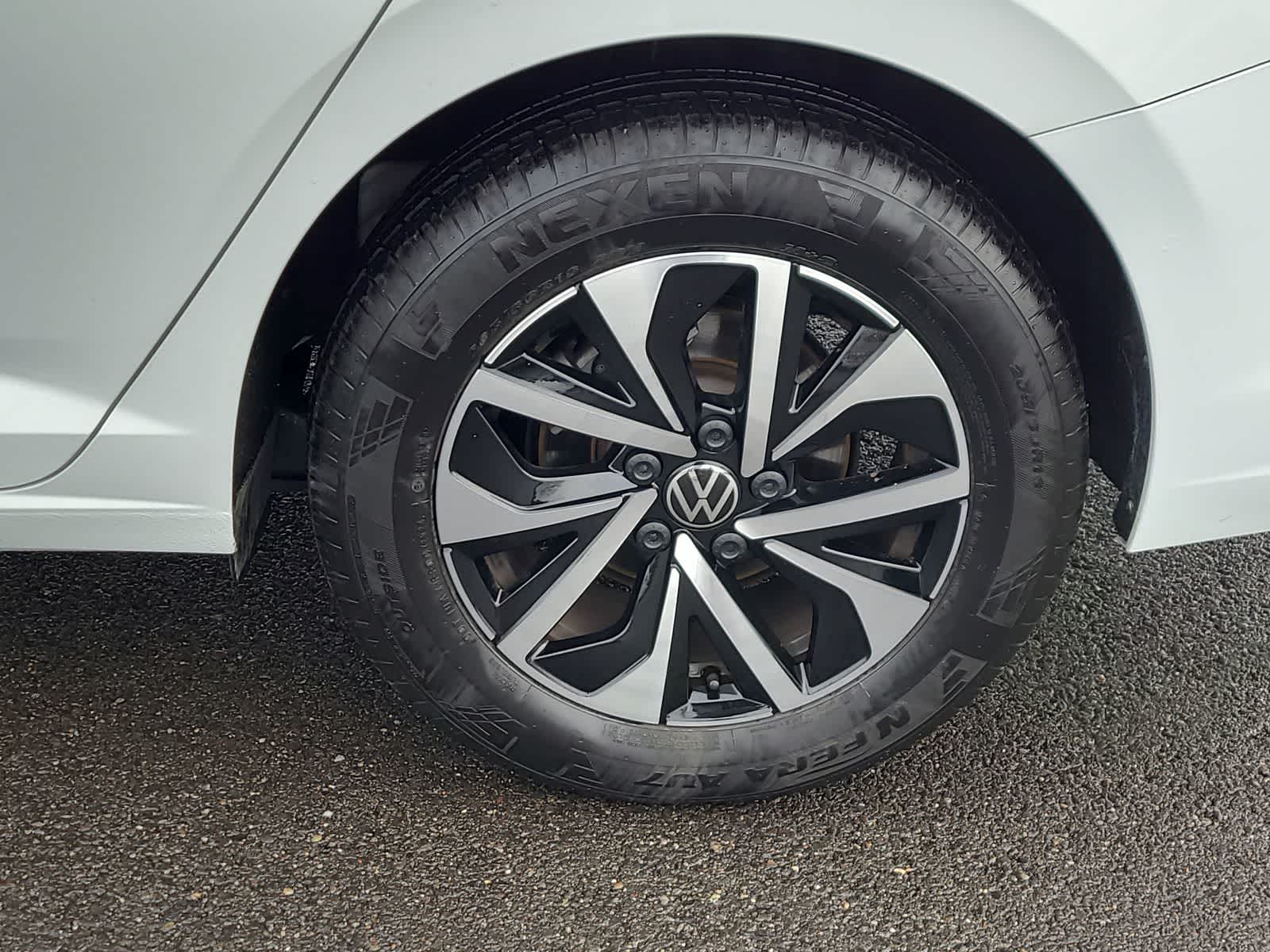 Thumbnail: 2025 Volkswagen Jetta - 16