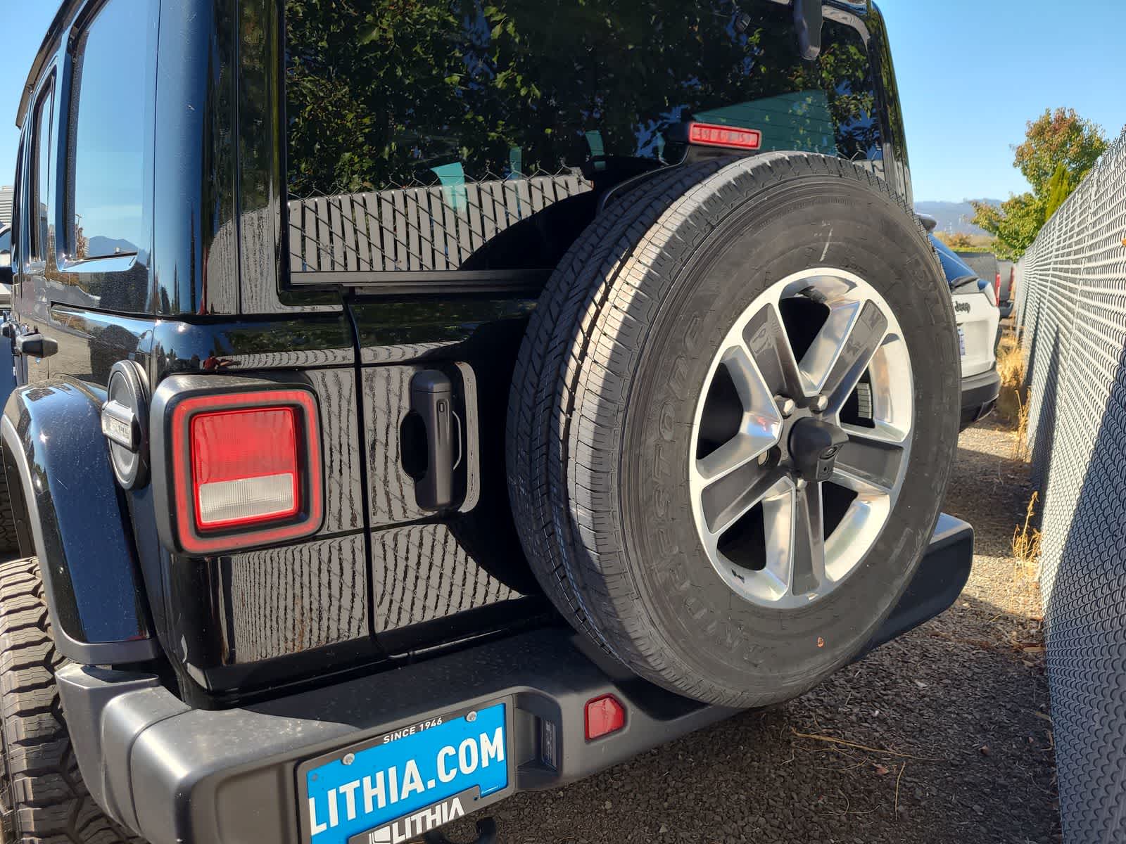 2023 Jeep Wrangler Sahara photo 4