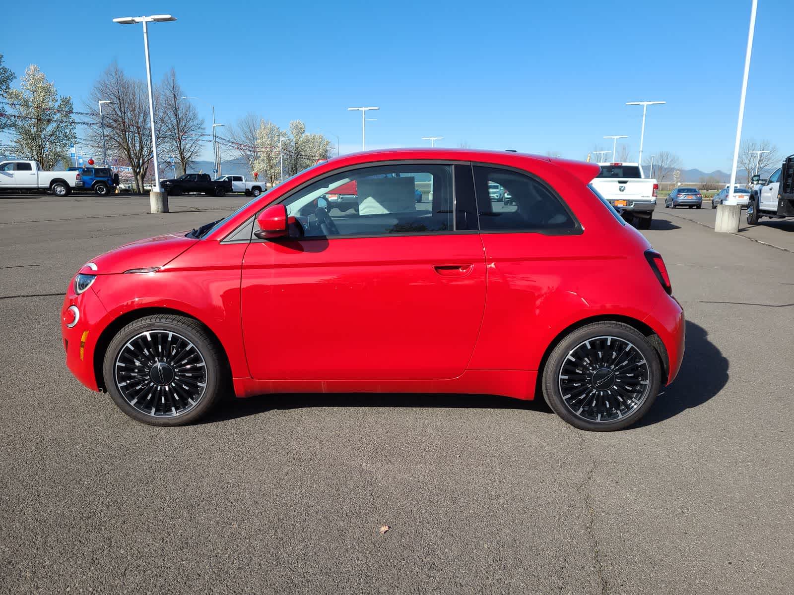 Thumbnail: 2024 Fiat 500e - 11