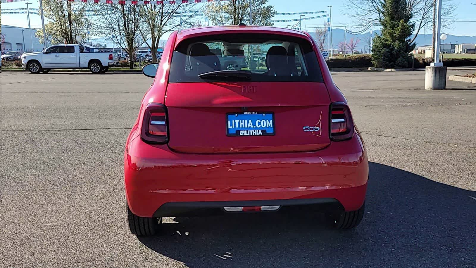Thumbnail: 2024 Fiat 500e - 7