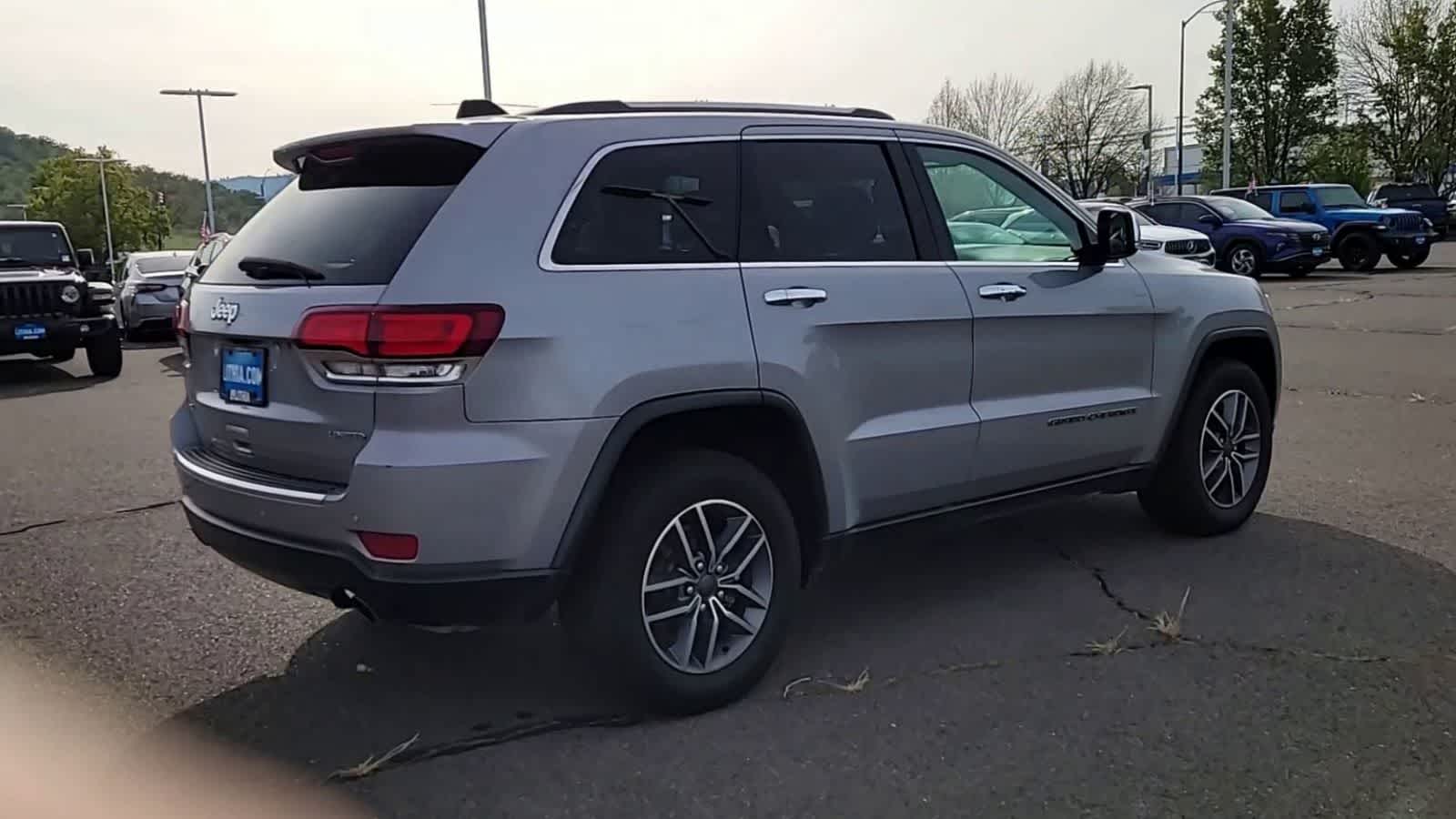 Thumbnail: 2020 Jeep Grand Cherokee - 8