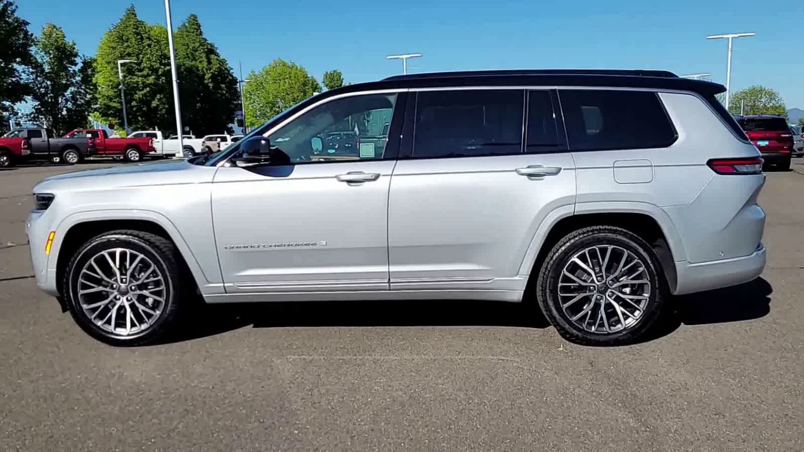 Thumbnail: 2026 Jeep Grand Cherokee - 5