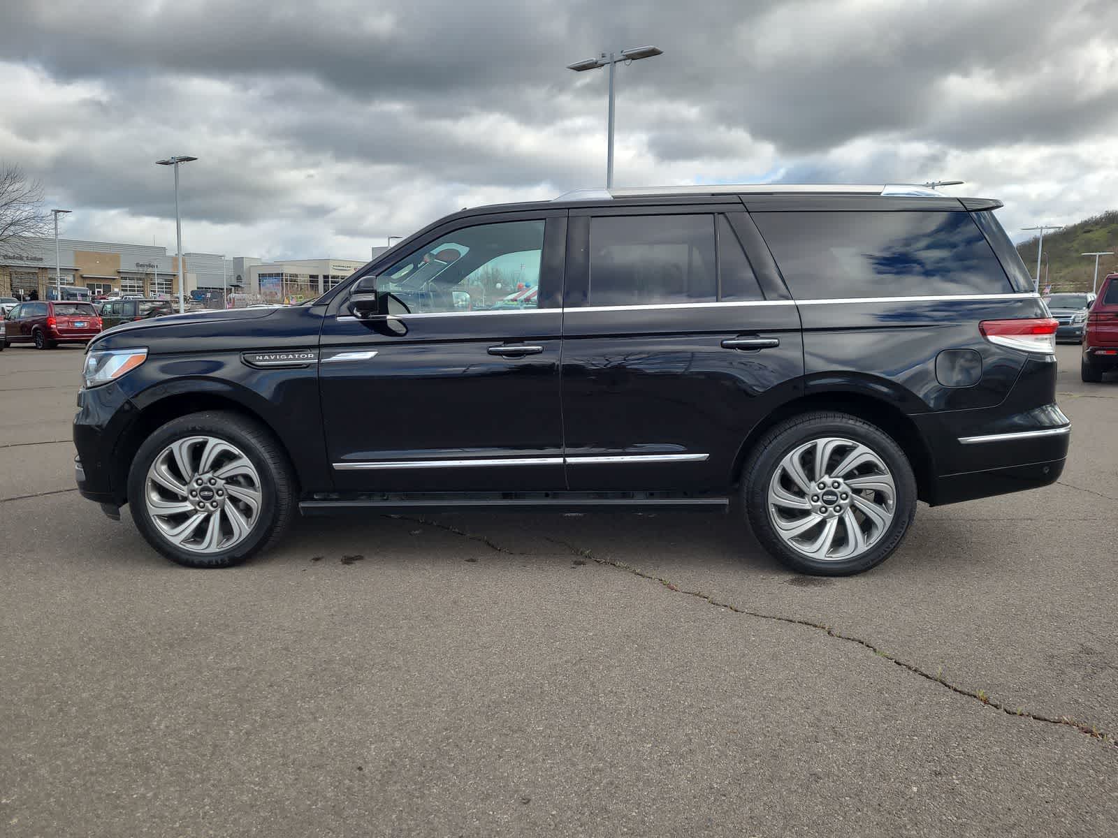 Thumbnail: 2023 Lincoln Navigator - 11