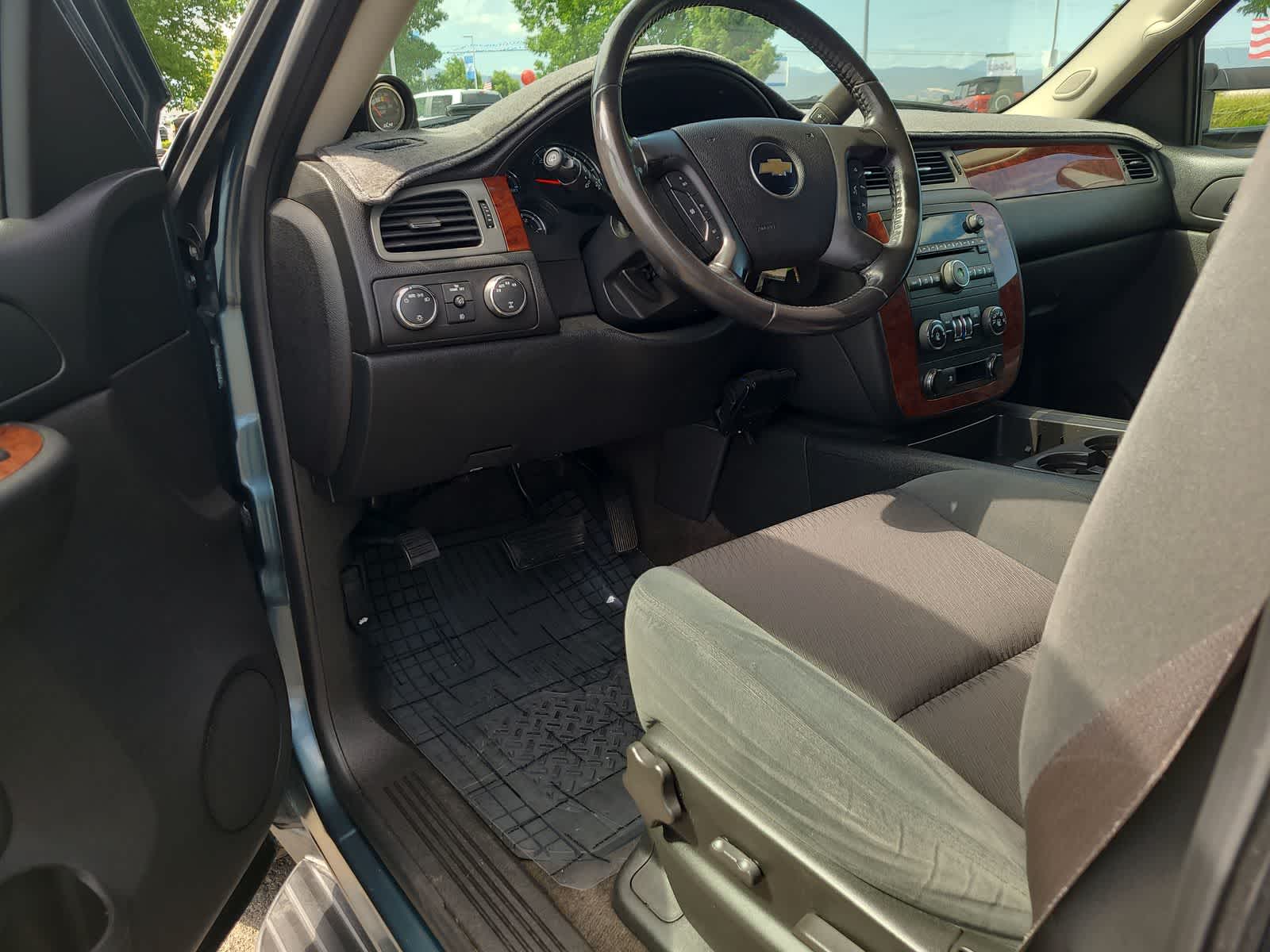 Thumbnail: 2009 Chevrolet Suburban - 10