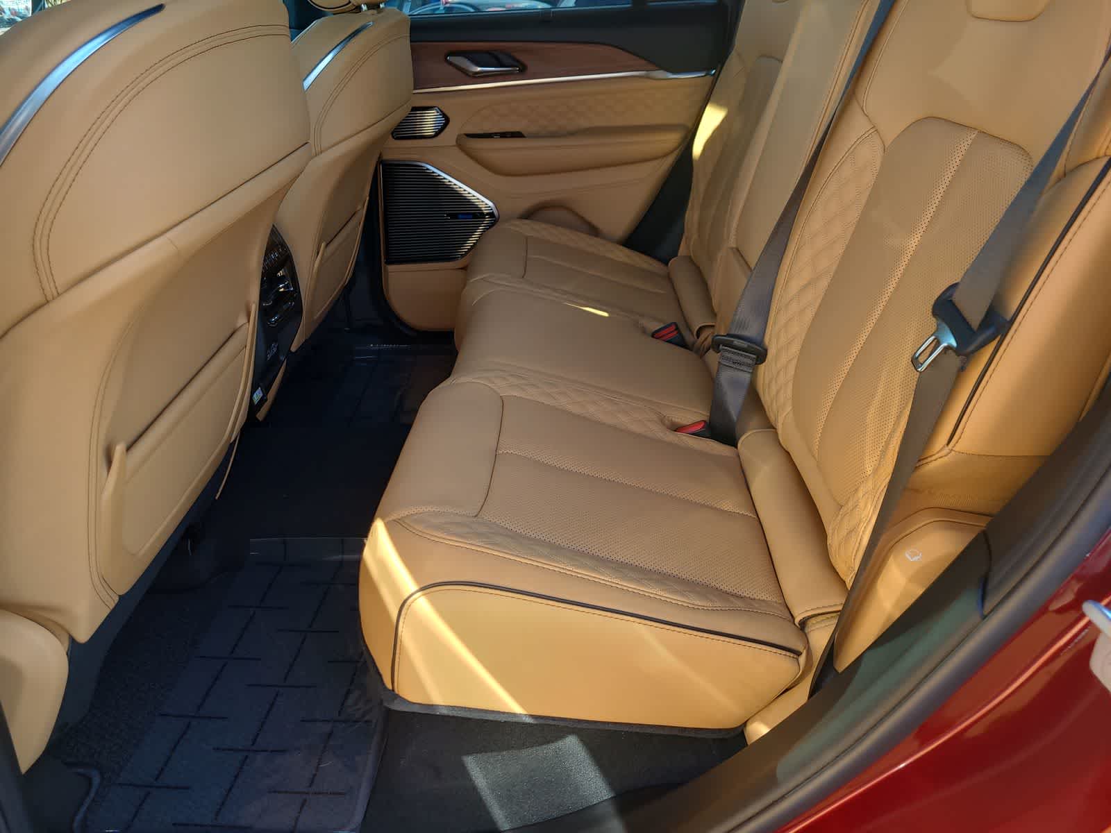 Thumbnail: 2025 Jeep Grand Cherokee - 21