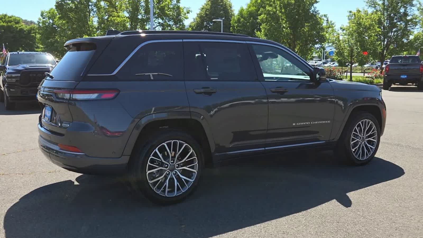 Thumbnail: 2026 Jeep Grand Cherokee - 8