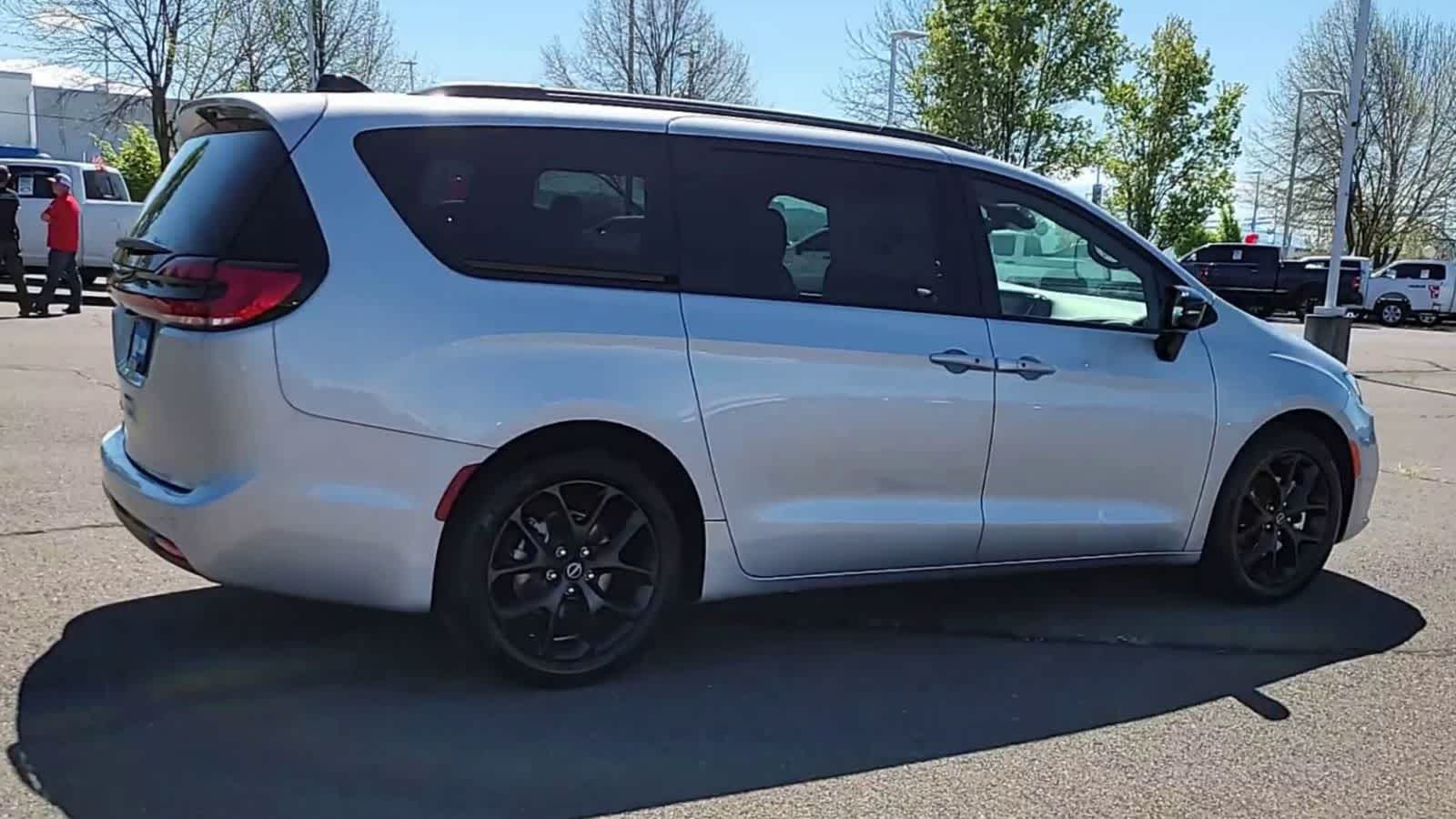 Thumbnail: 2026 Chrysler Pacifica - 8