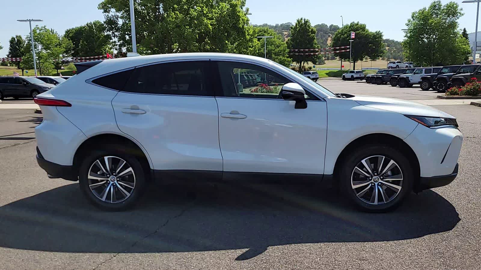 2021 Toyota Venza LE 9