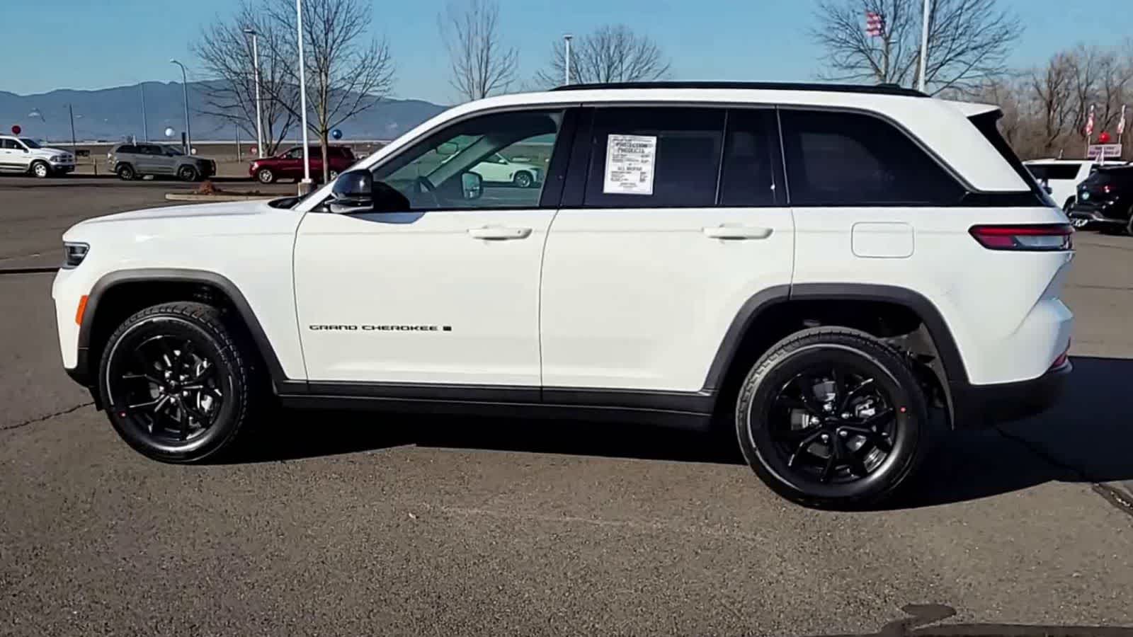 Thumbnail: 2026 Jeep Grand Cherokee - 5