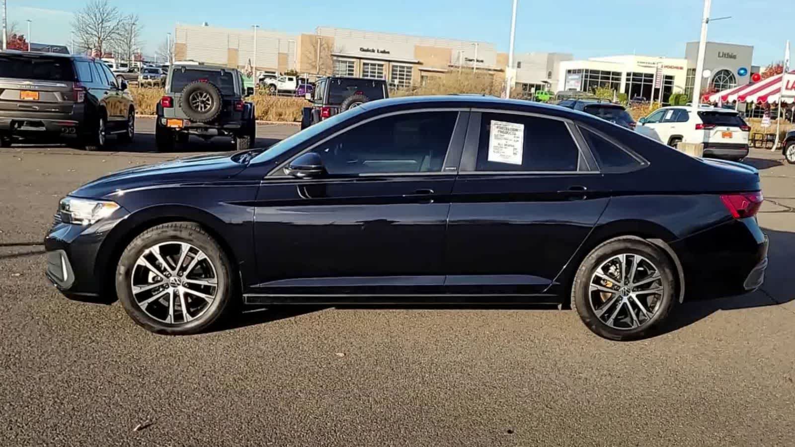 Thumbnail: 2023 Volkswagen Jetta - 5