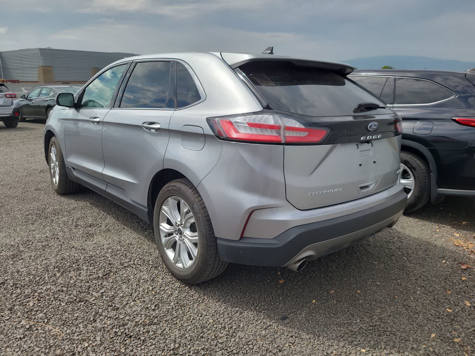 2023 Ford Edge Titanium photo 3