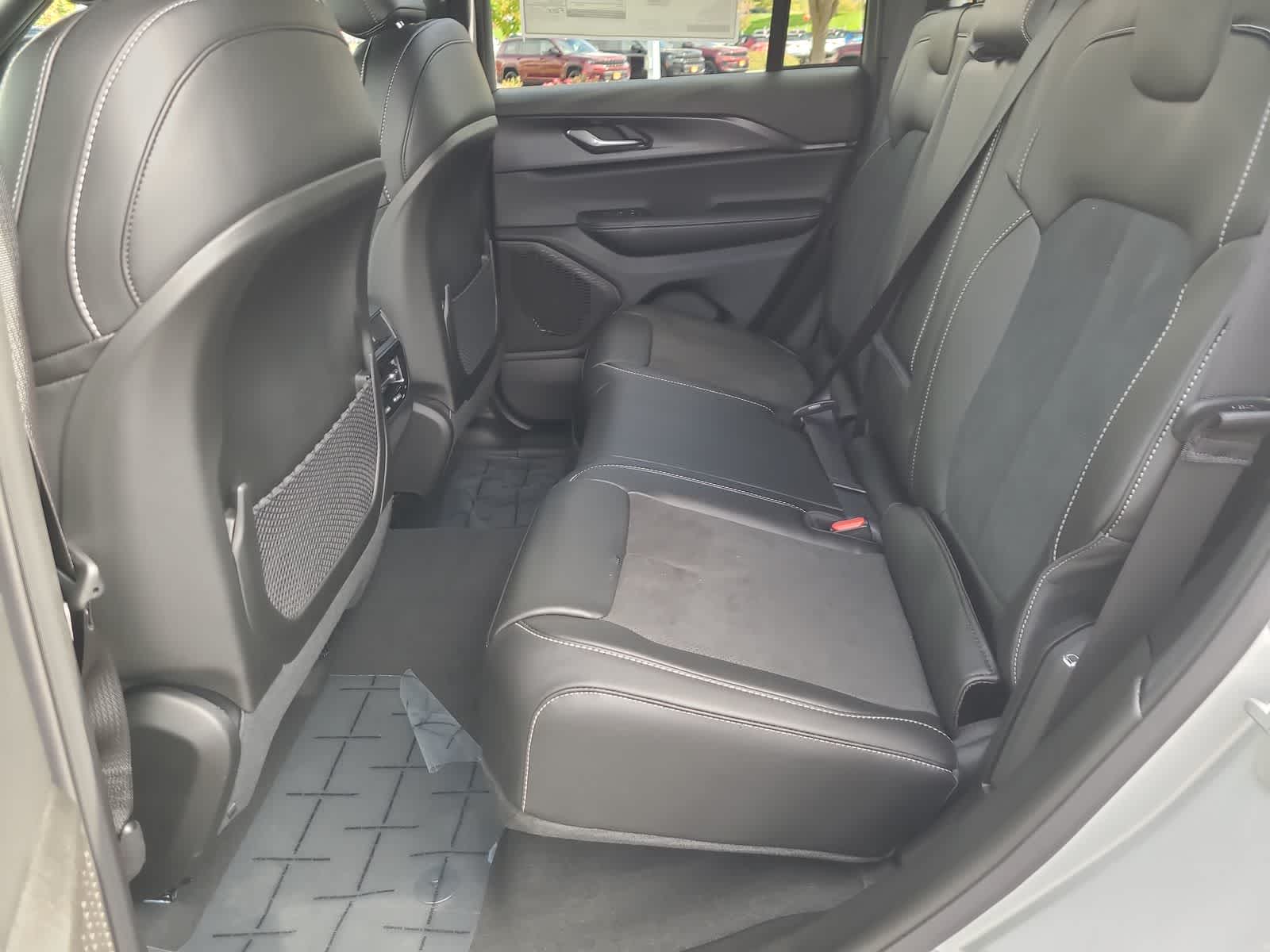 Thumbnail: 2025 Jeep Grand Cherokee - 21