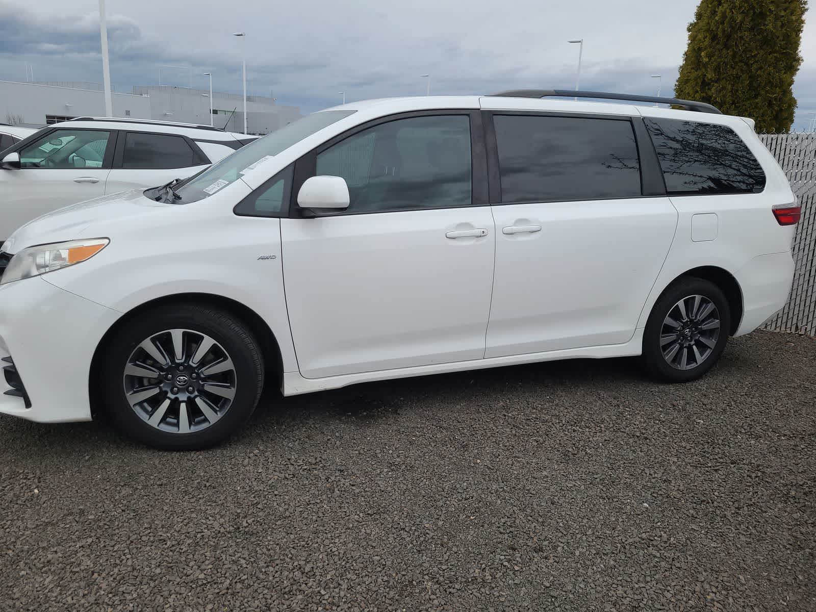 Thumbnail: 2020 Toyota Sienna - 2