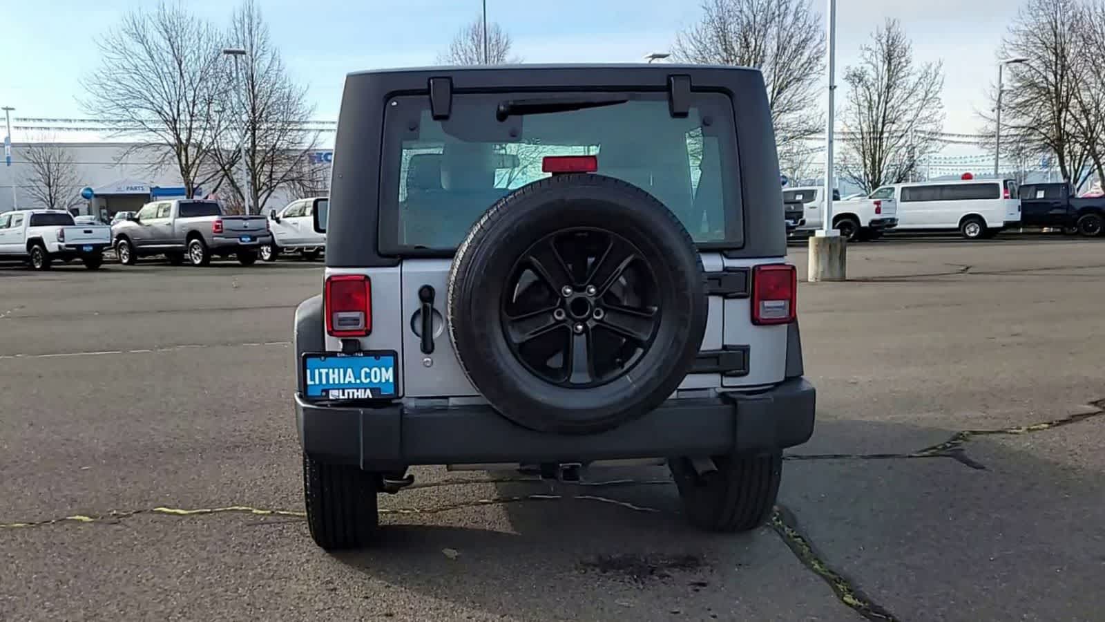 Thumbnail: 2015 Jeep Wrangler - 7