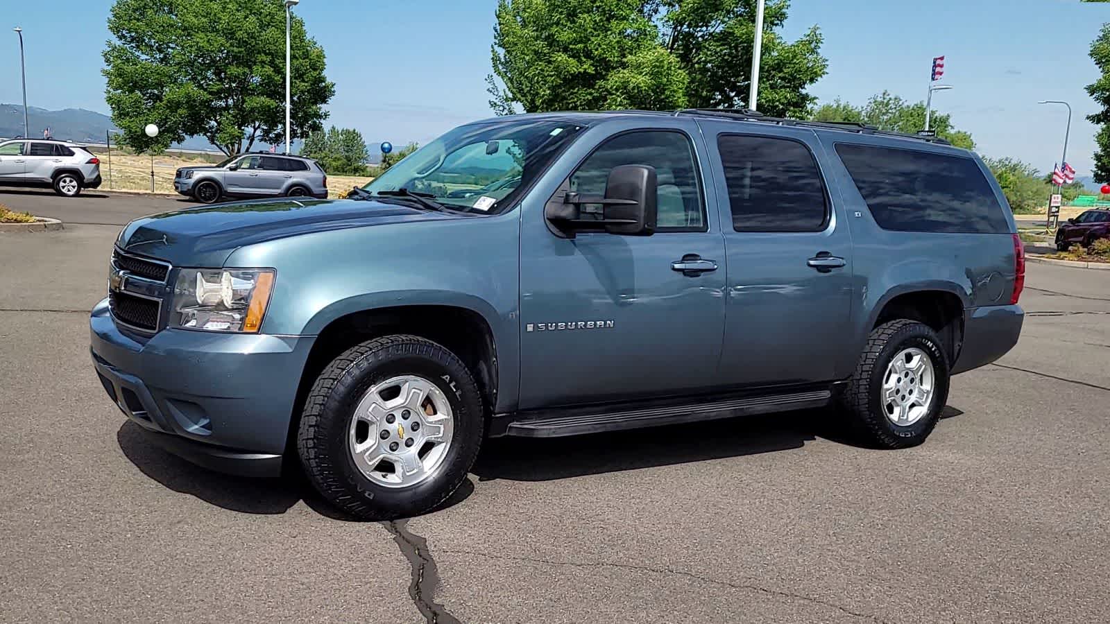 Thumbnail: 2009 Chevrolet Suburban - 4