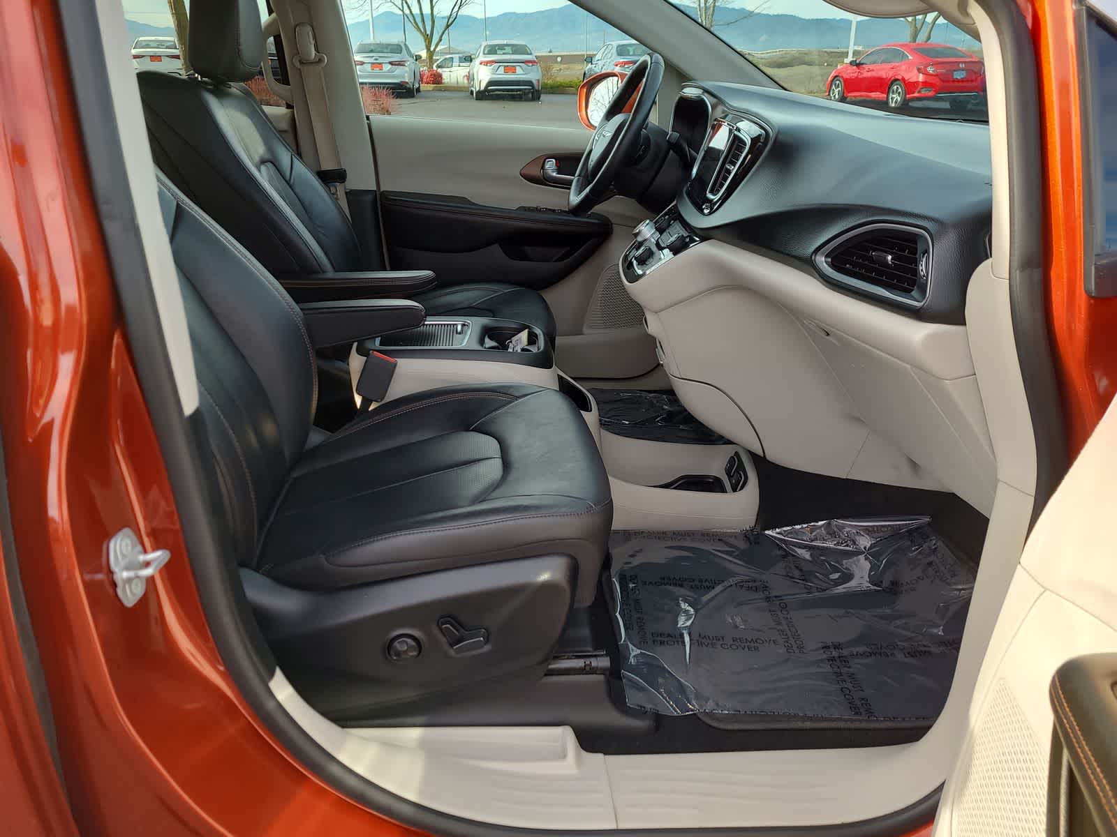 Thumbnail: 2018 Chrysler Pacifica - 22