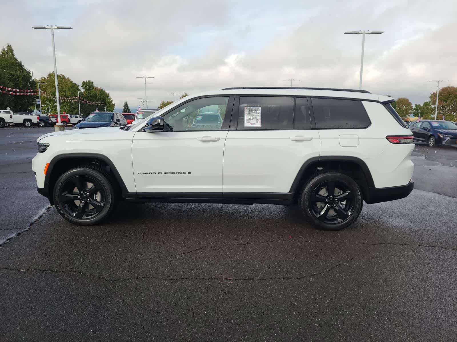 Thumbnail: 2025 Jeep Grand Cherokee - 11