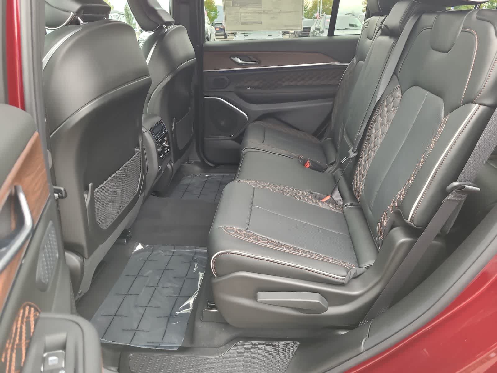 Thumbnail: 2025 Jeep Grand Cherokee - 21