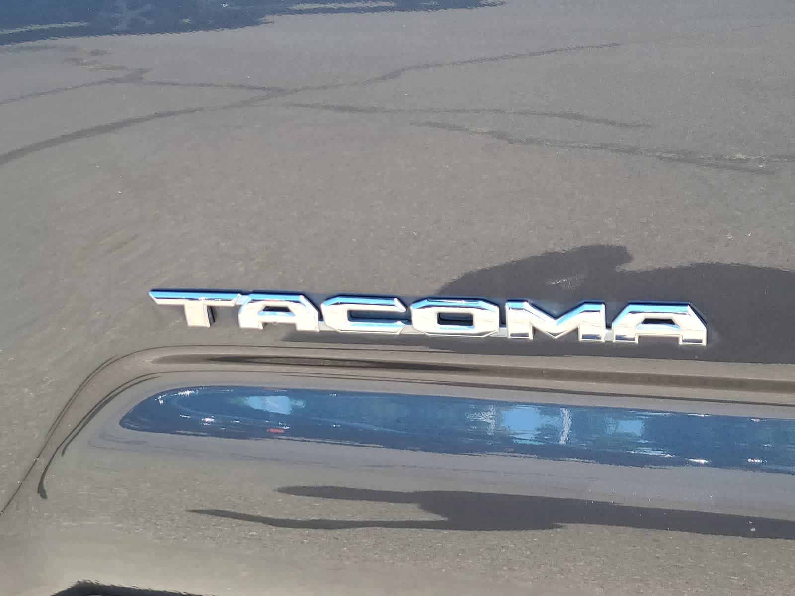 Thumbnail: 2018 Toyota Tacoma - 15