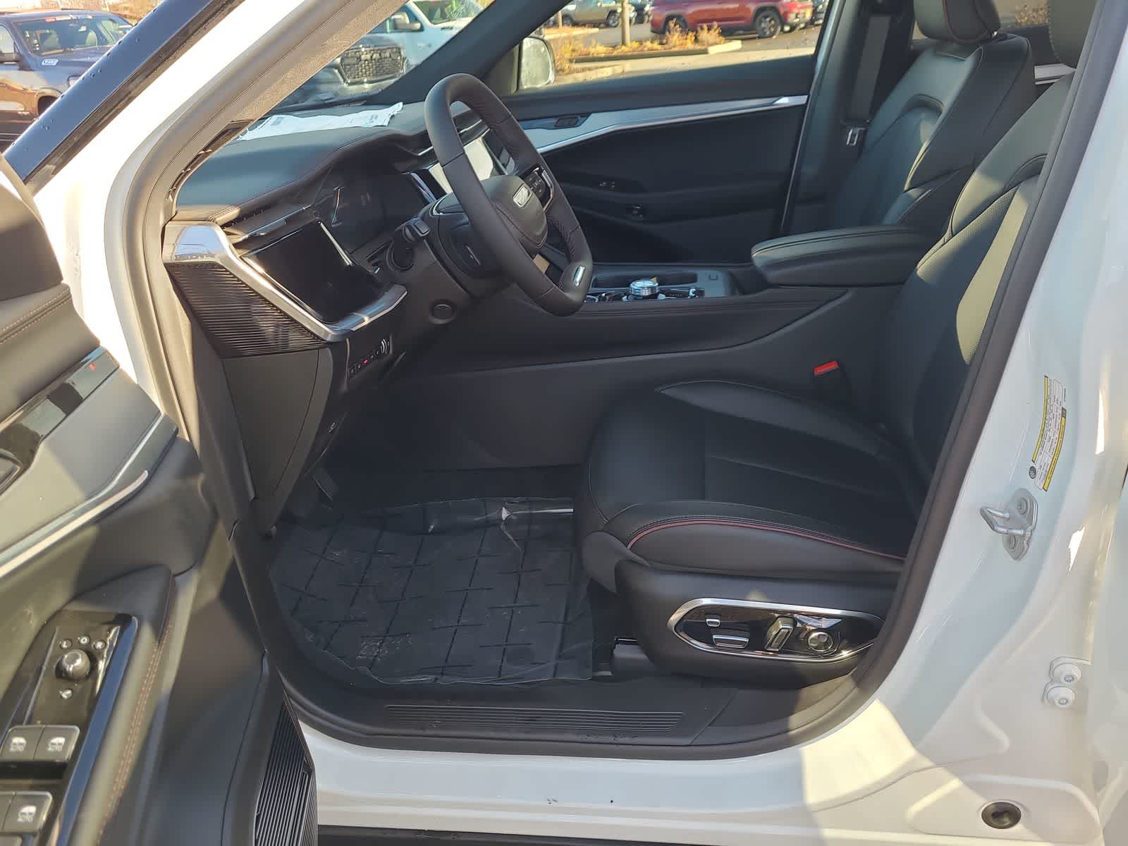 Thumbnail: 2025 Jeep Wagoneer S - 19