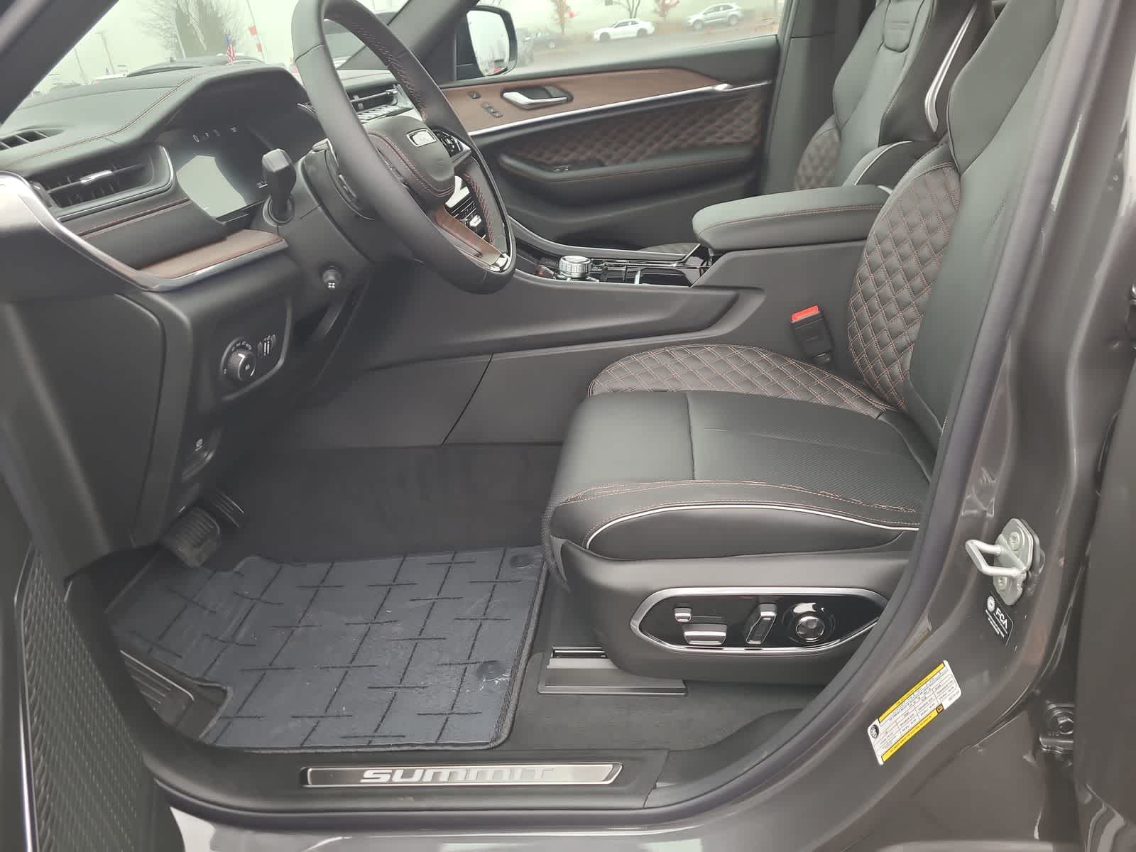 Thumbnail: 2025 Jeep Grand Cherokee - 19