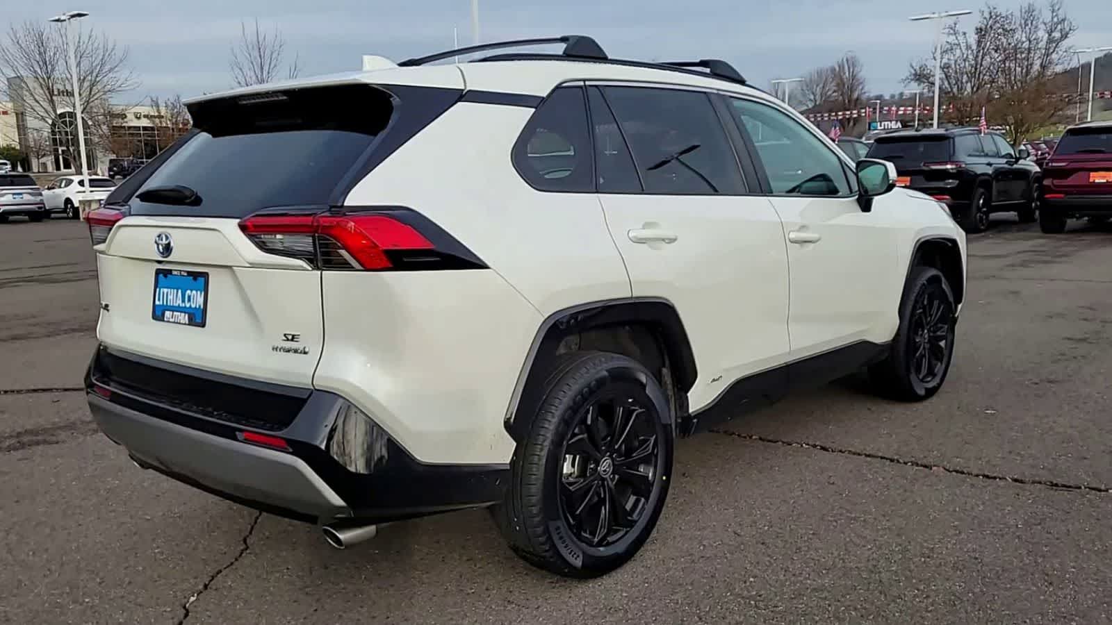 Thumbnail: 2022 Toyota RAV4 - 8