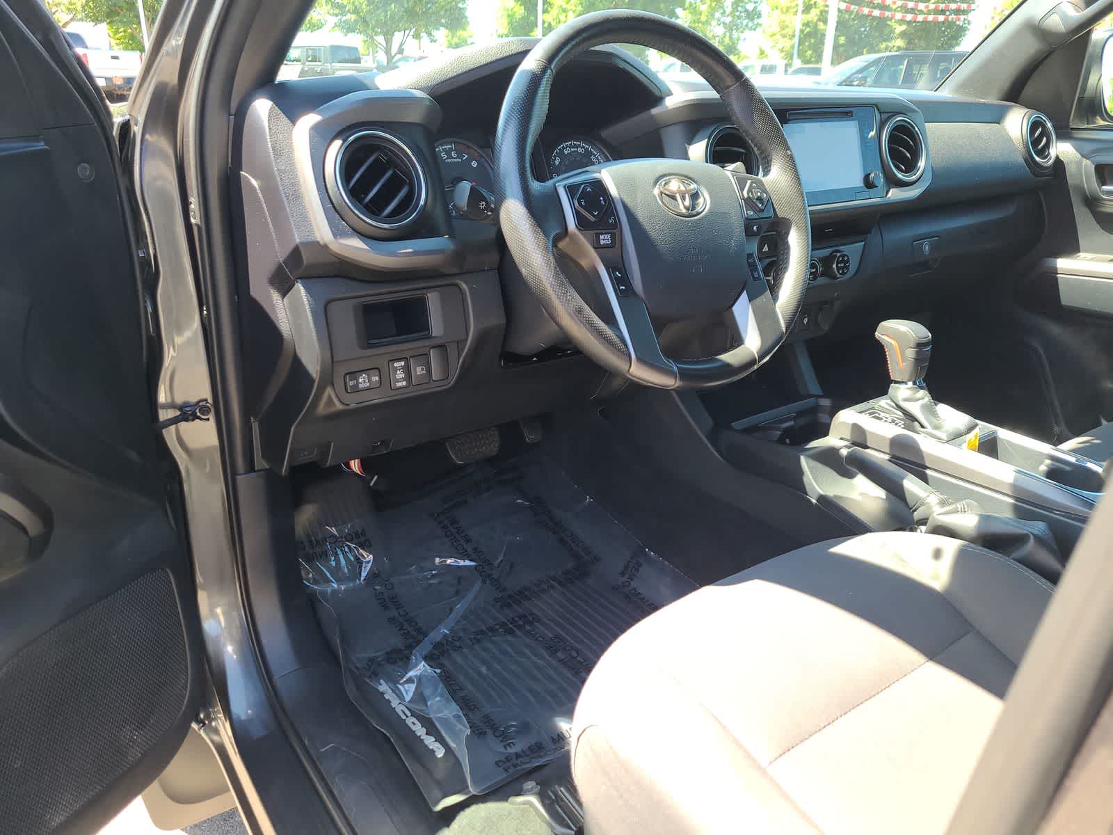 Thumbnail: 2018 Toyota Tacoma - 10