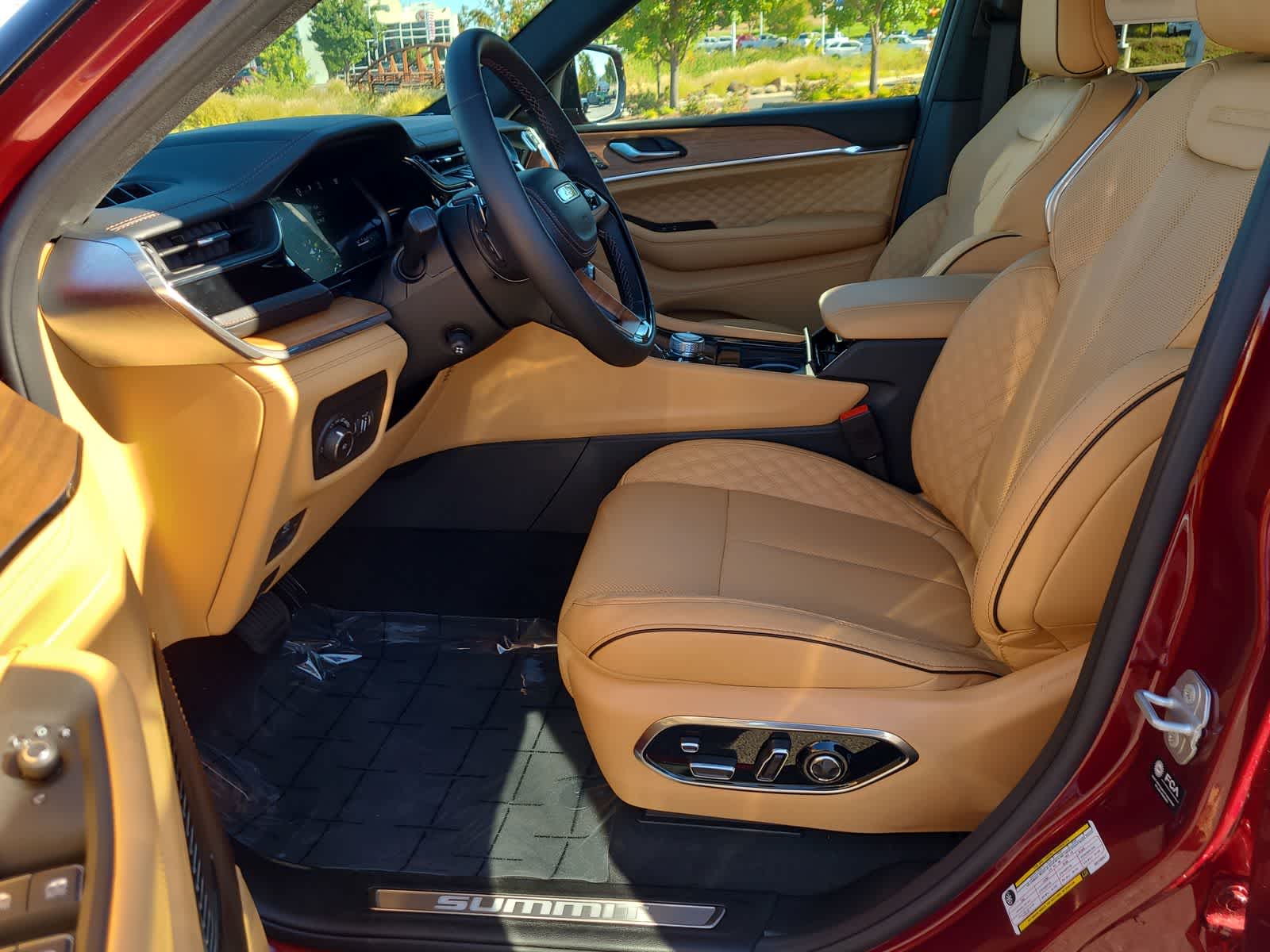 Thumbnail: 2025 Jeep Grand Cherokee - 19