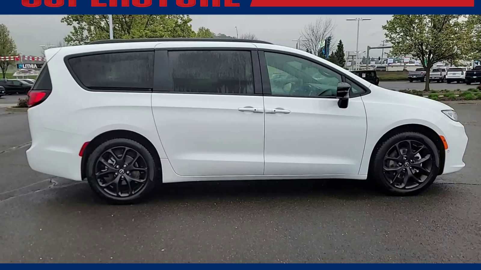 Thumbnail: 2026 Chrysler Pacifica - 9