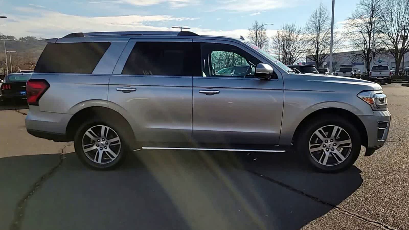 Thumbnail: 2023 Ford Expedition - 9