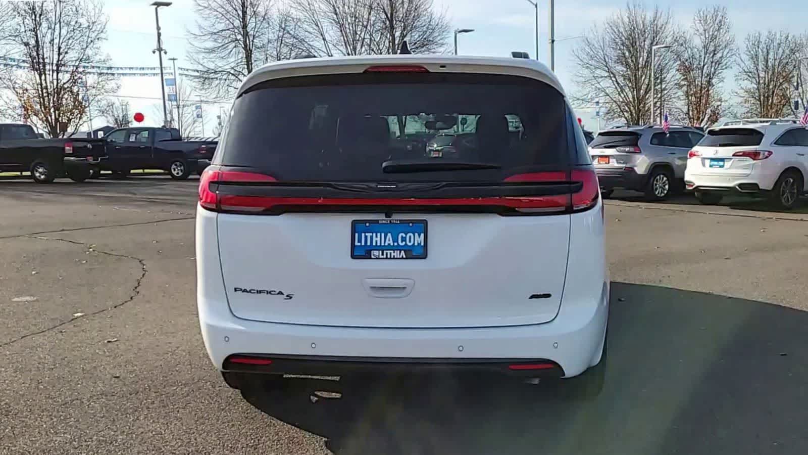 Thumbnail: 2026 Chrysler Pacifica - 7