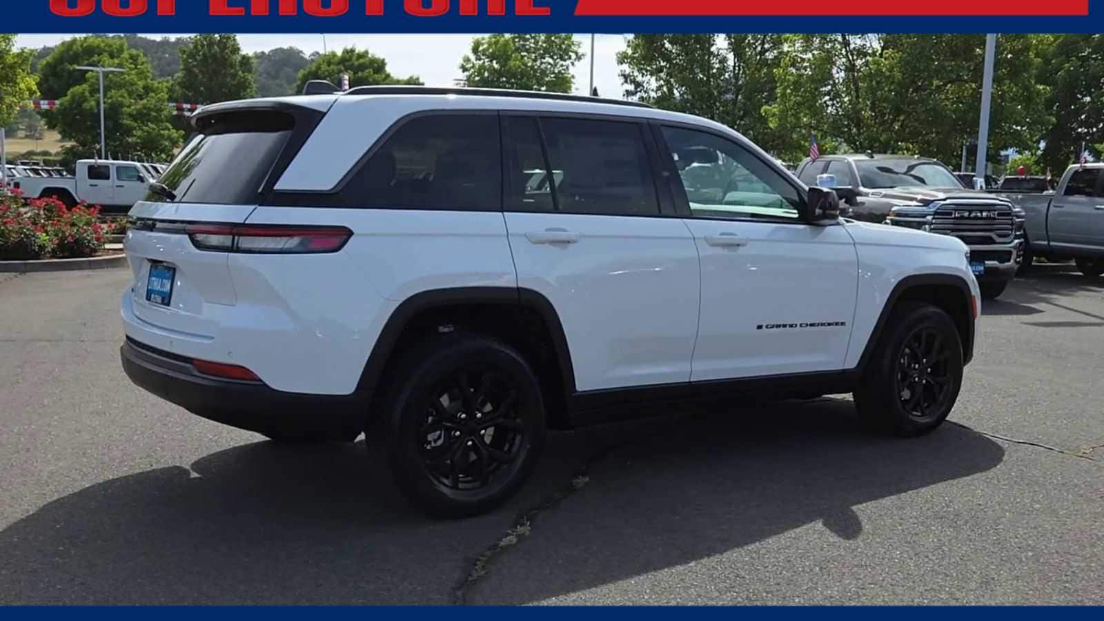 Thumbnail: 2026 Jeep Grand Cherokee - 8