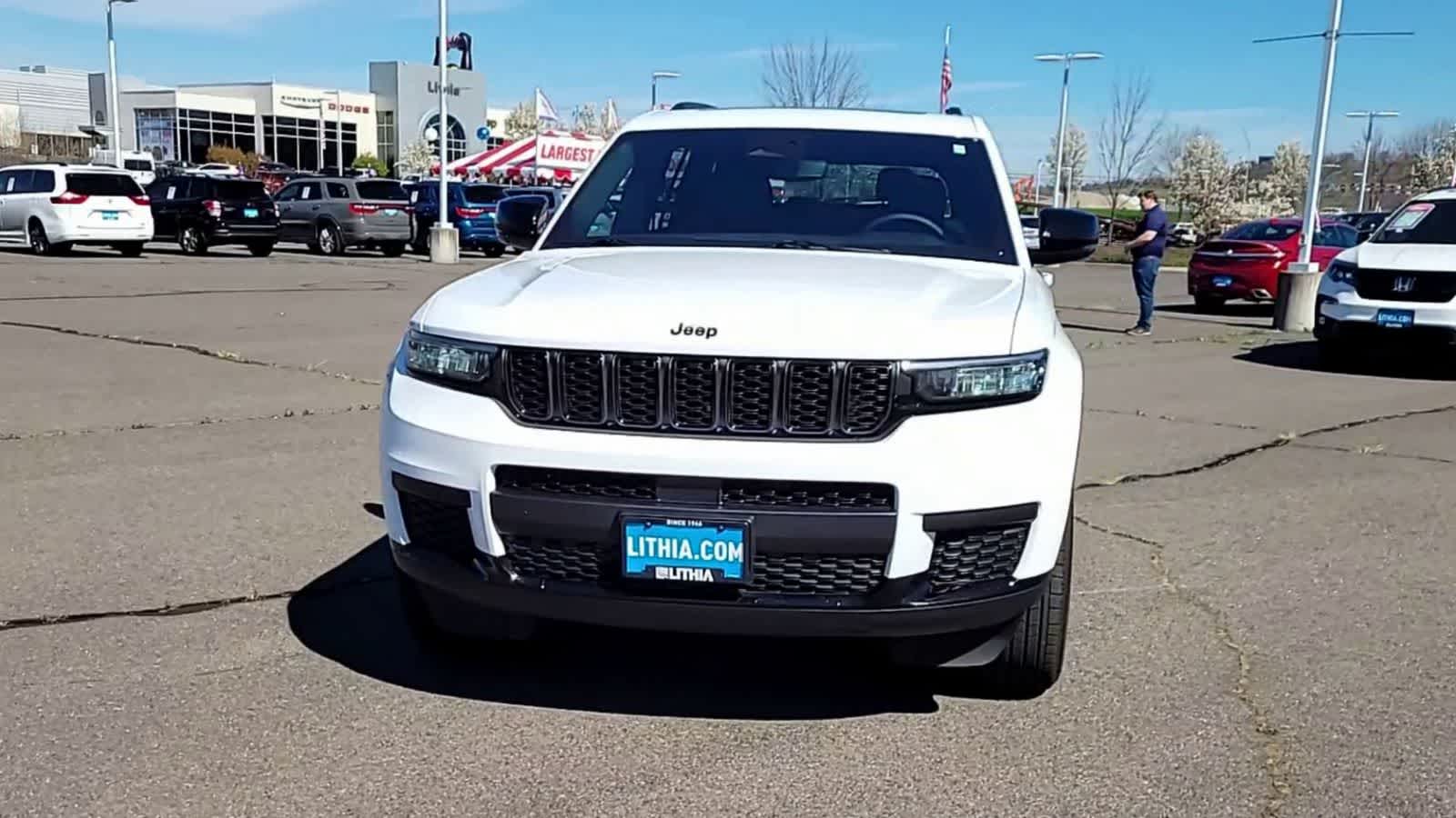 Thumbnail: 2024 Jeep Grand Cherokee L - 3