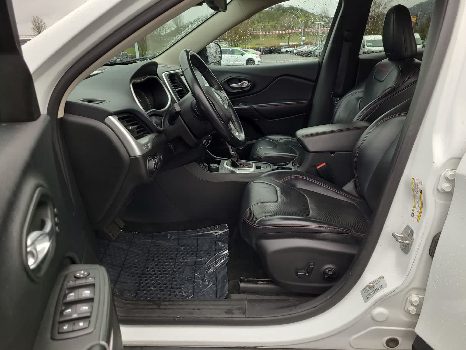 Thumbnail: 2016 Jeep Cherokee - 19