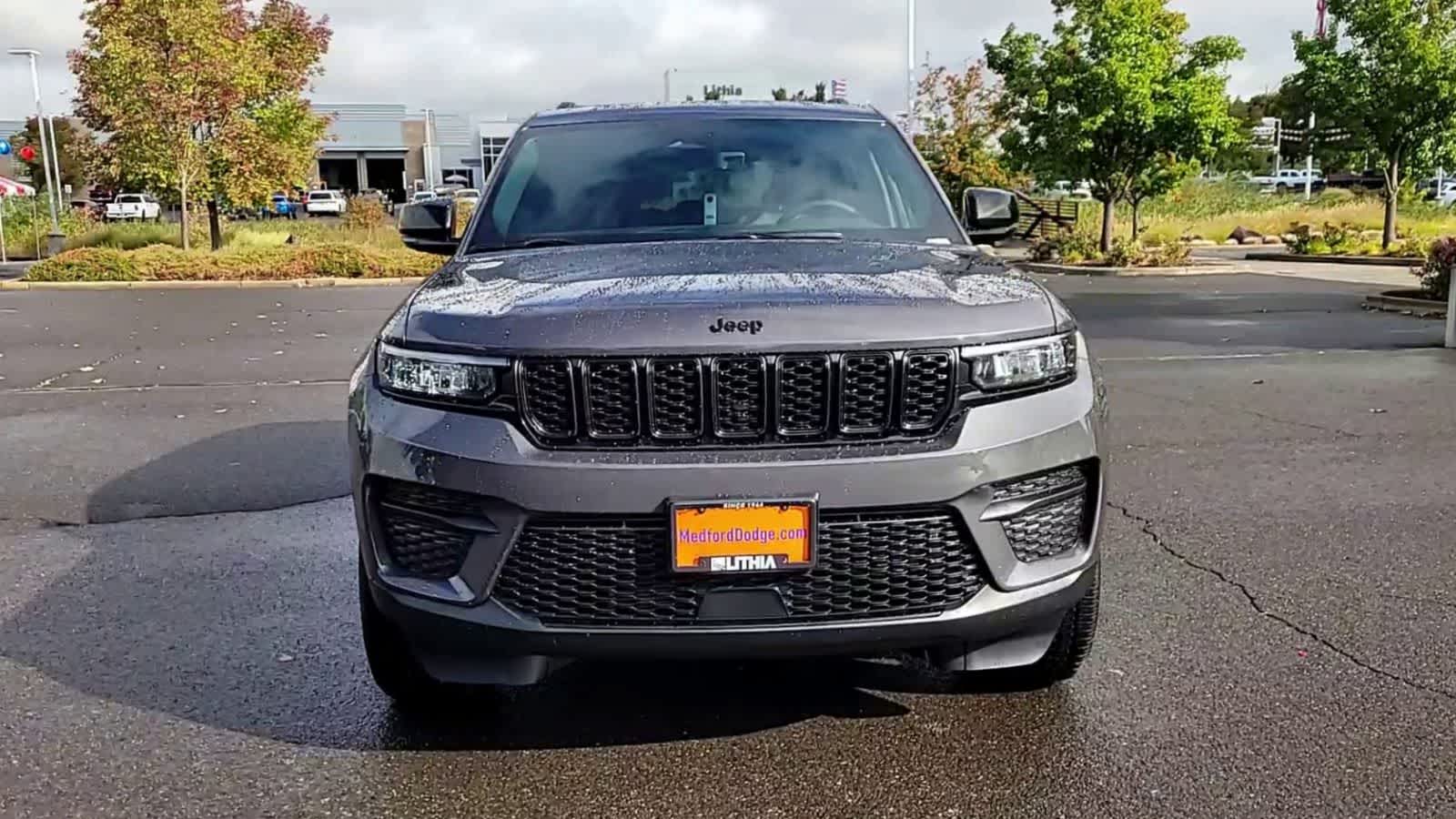 Thumbnail: 2025 Jeep Grand Cherokee - 3