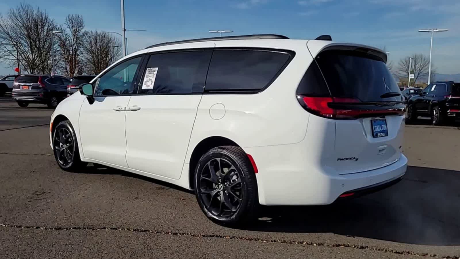 Thumbnail: 2026 Chrysler Pacifica - 6