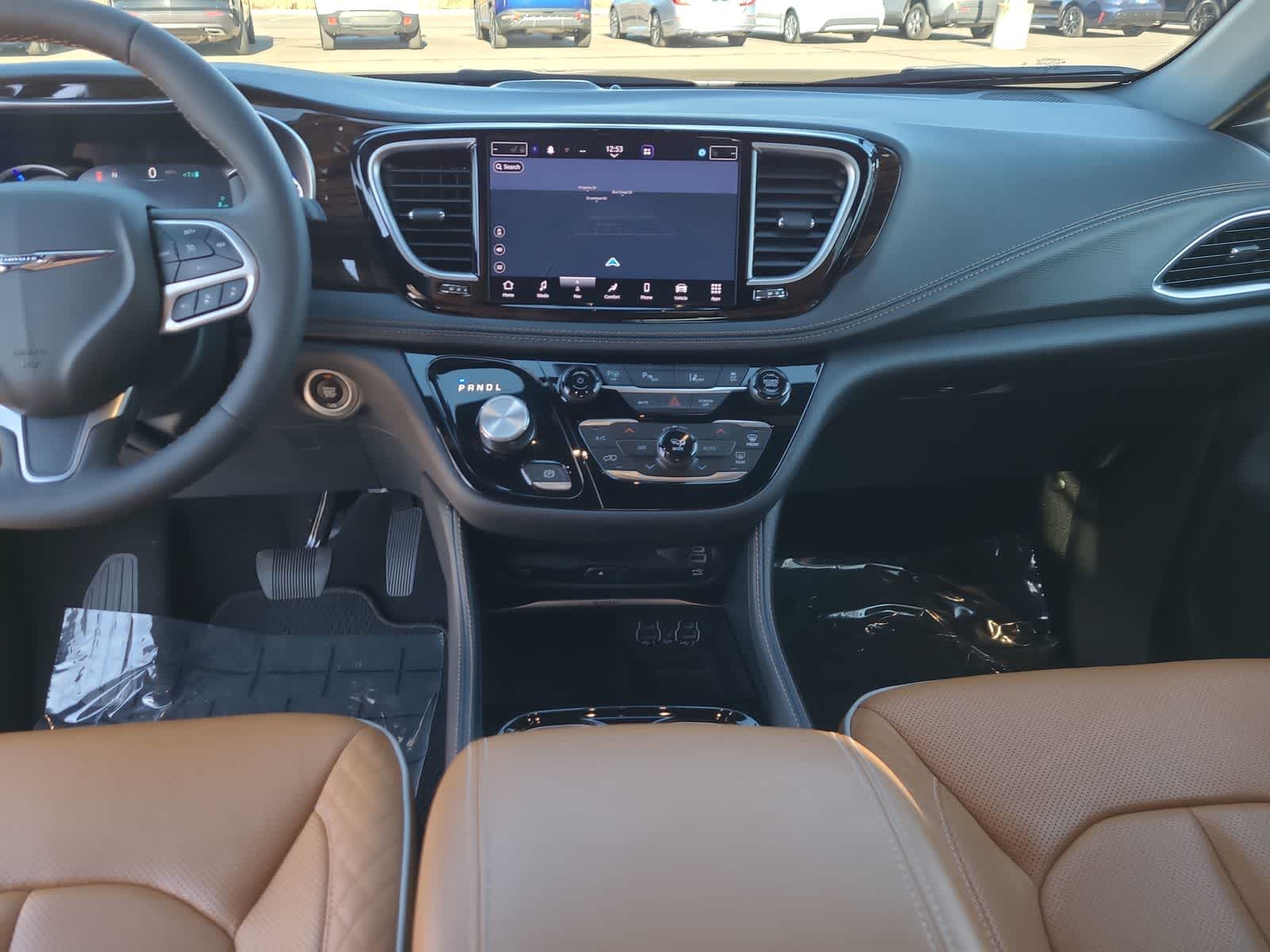 Thumbnail: 2023 Chrysler Pacifica - 18